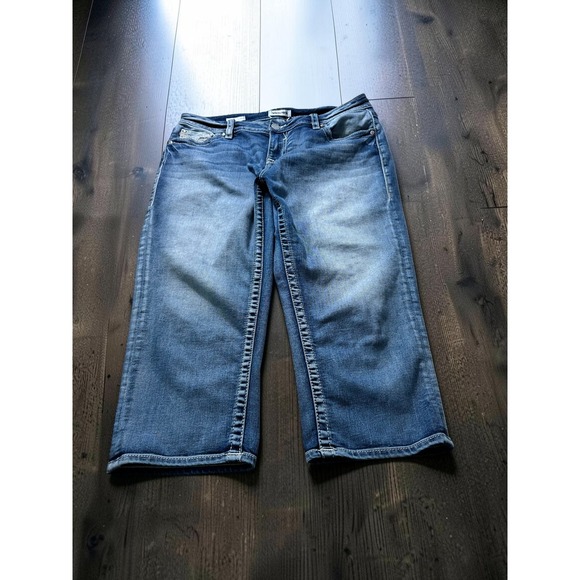 Vigoss Pants - Vigoss Women 14 Capri Jeans Medium Wash Distressed Embroidered Flap Pocket Blue